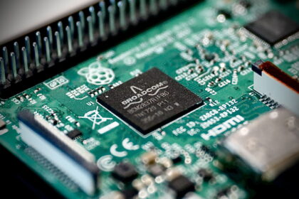 El Titán Tecnológico Que Alcanzó el Billón: La Historia de Broadcom