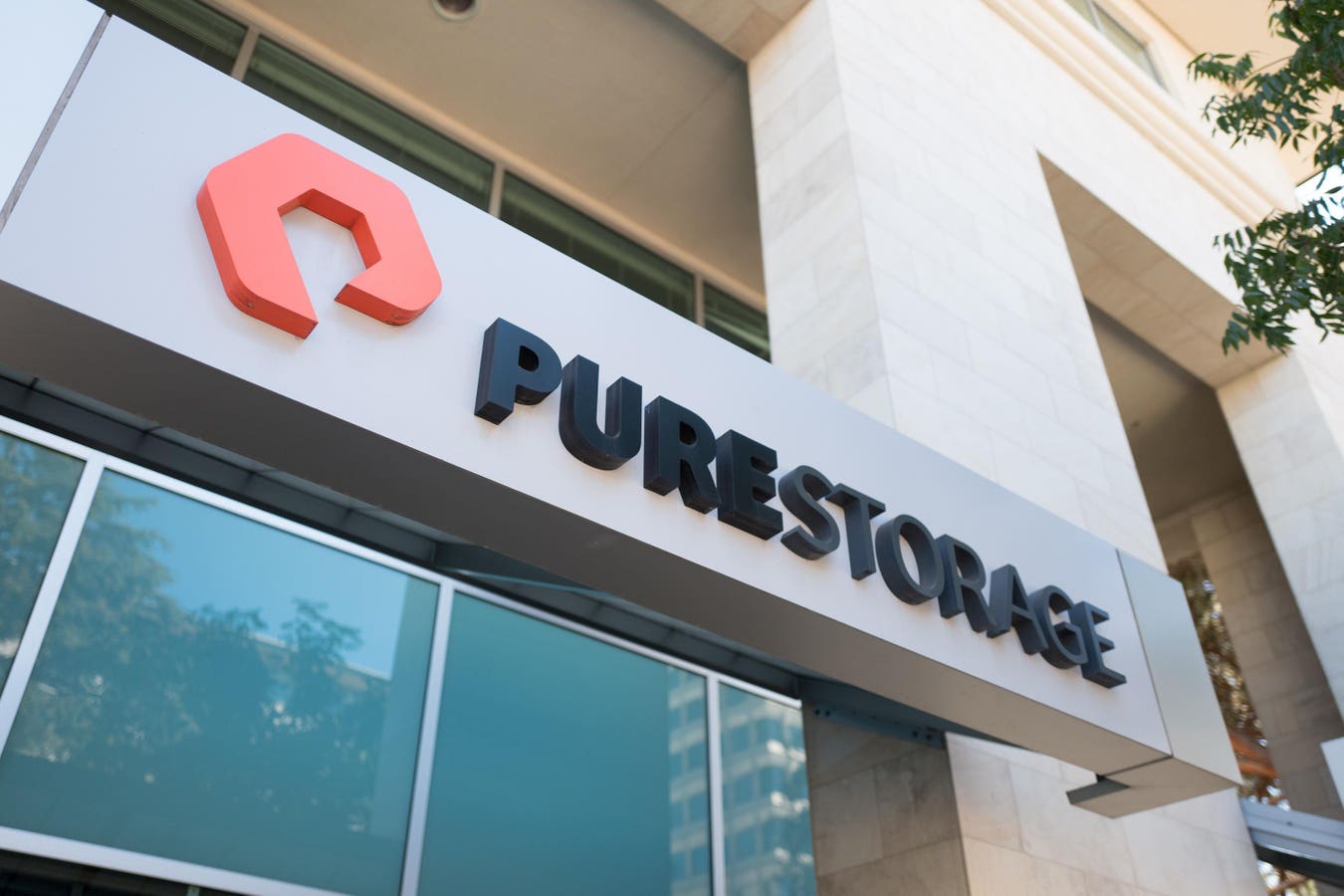 El futuro explosivo de Pure Storage: IA y los gigantes de la nube impulsan su crecimiento