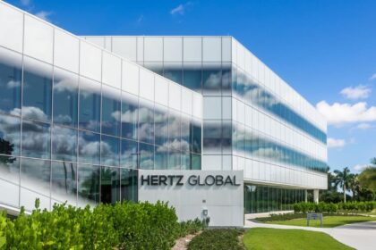 Hertz: La revolución tecnológica que redefine el alquiler de vehículos