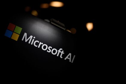 Microsoft impulsa la revolución de la IA con una inversión multimillonaria en OpenAI