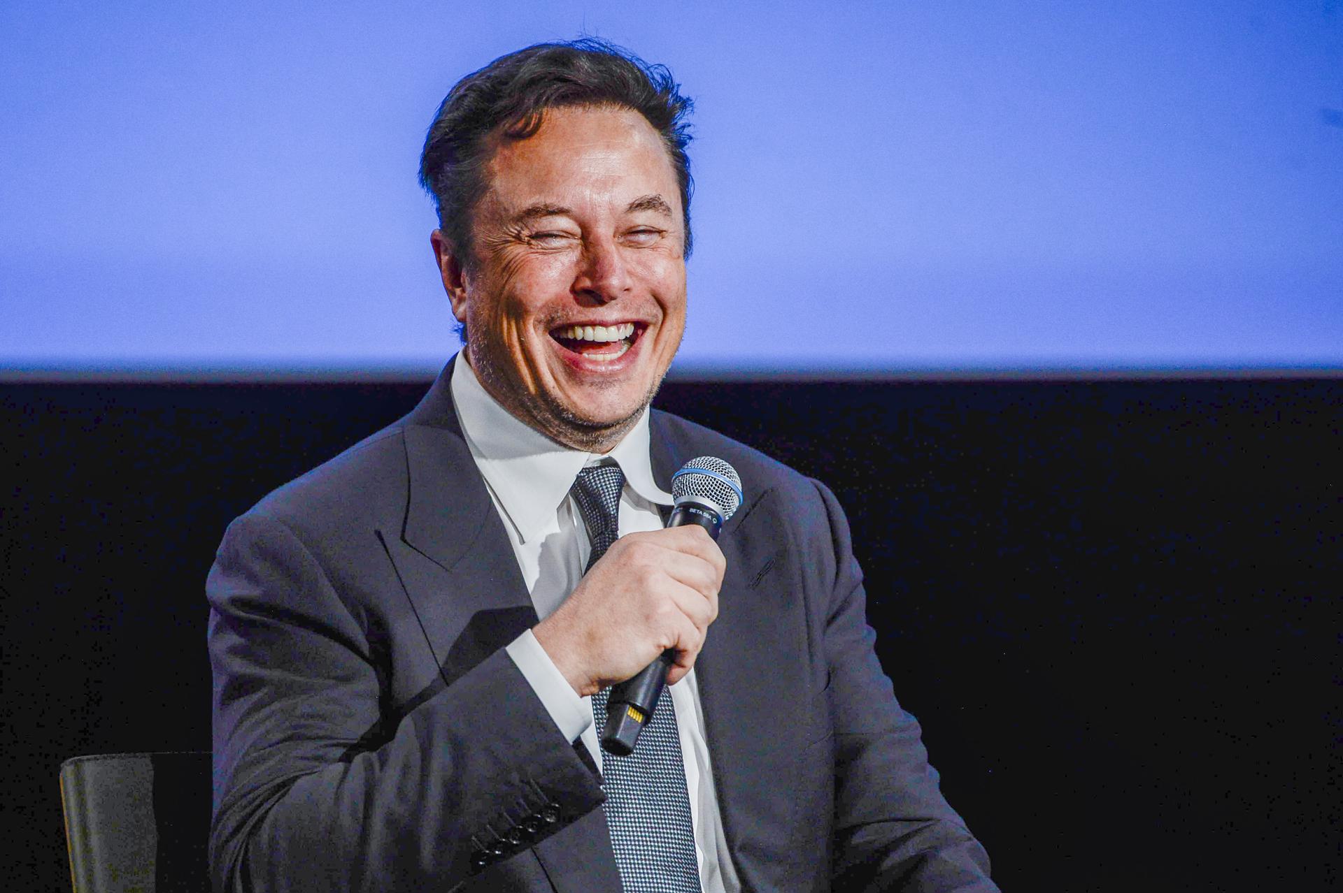 Elon Musk advierte: La IA es un peligro mortal para la humanidad.
