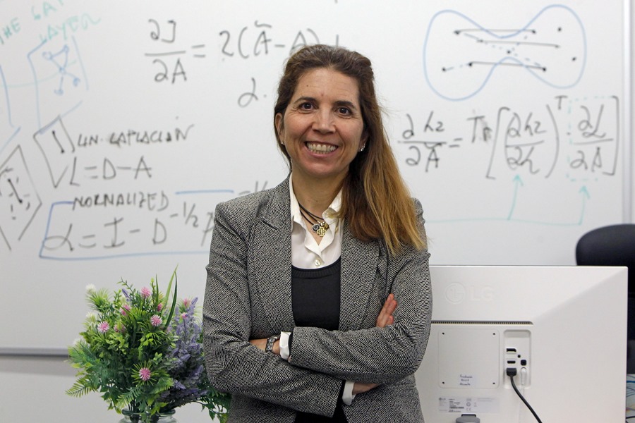 Nuria Oliver aboga por transformar la educación para sumar el potencial de la Inteligencia Artificial