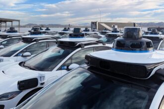 Así se construye el futuro: Un viaje exclusivo a la fábrica de robotaxis de Waymo